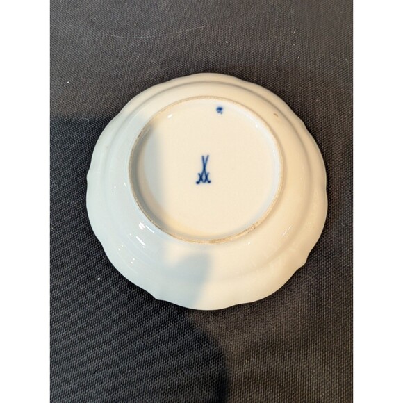 Pair Meissen Green Ivy Small Scalloped Dishes Late 19th Century – First Quality - Picture 6 of 9